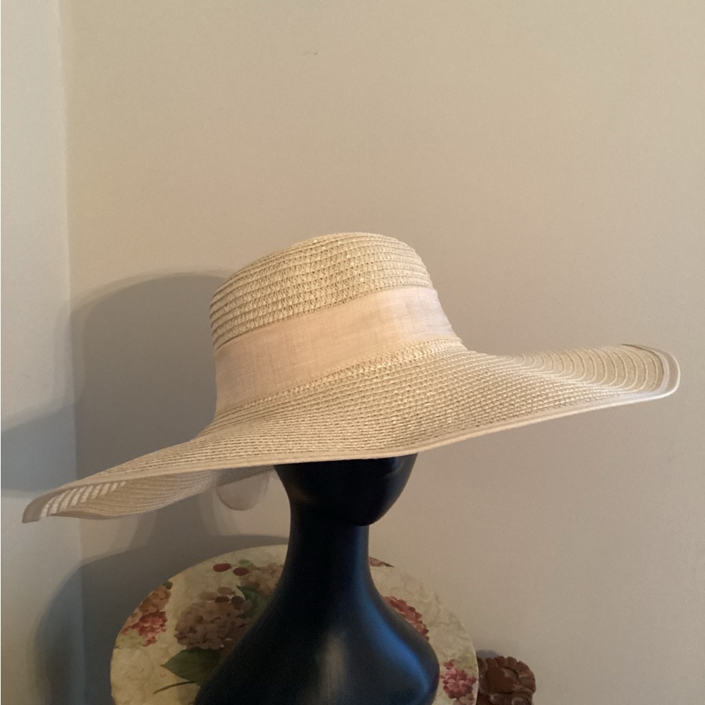 NEW Kentucky Derby Beige Wide-Brim Sun Hat